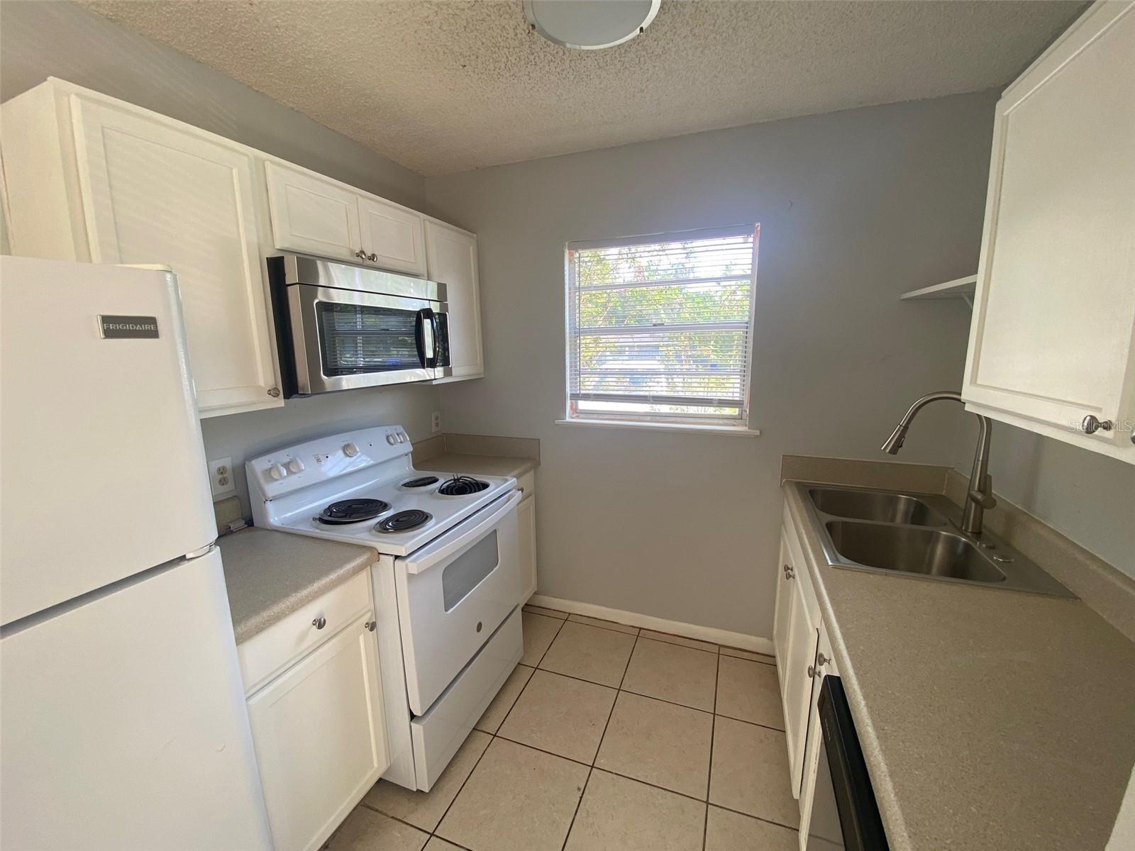 Image 2 of 9 For 605 Hennessee Street