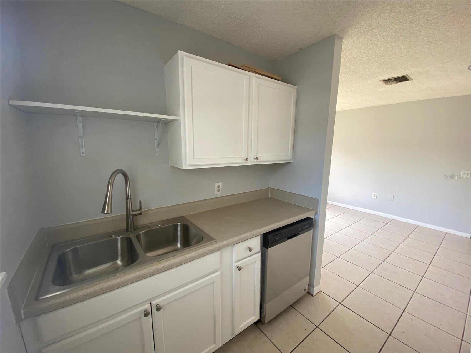 Image 3 of 9 For 605 Hennessee Street