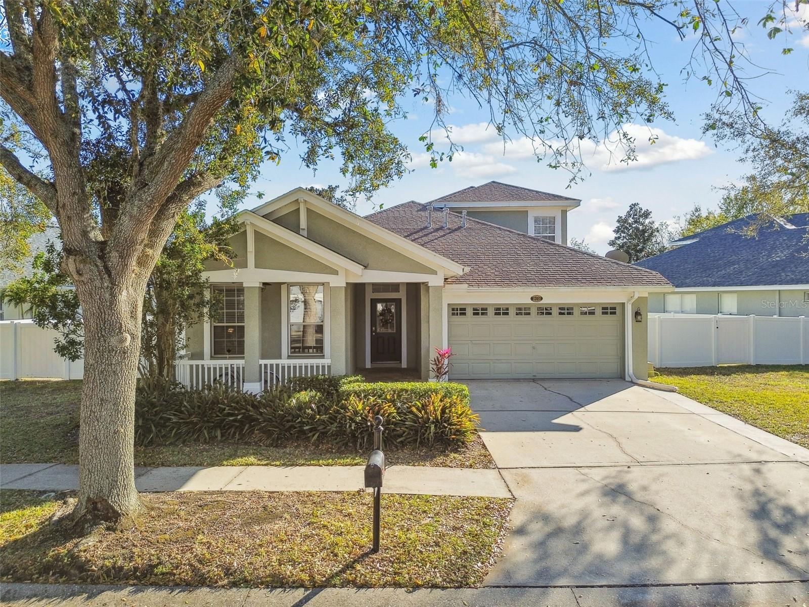 Listing photo id 0 for 18034 Lake Reflections Boulevard
