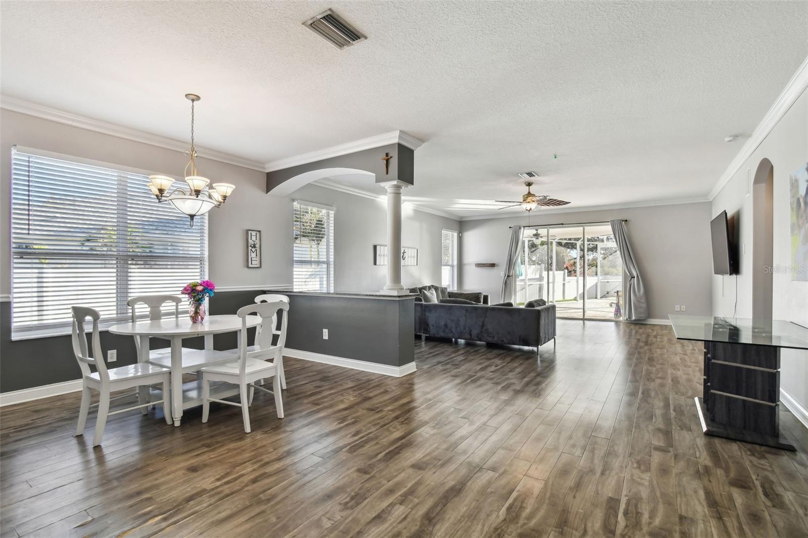 Listing photo id 5 for 18034 Lake Reflections Boulevard