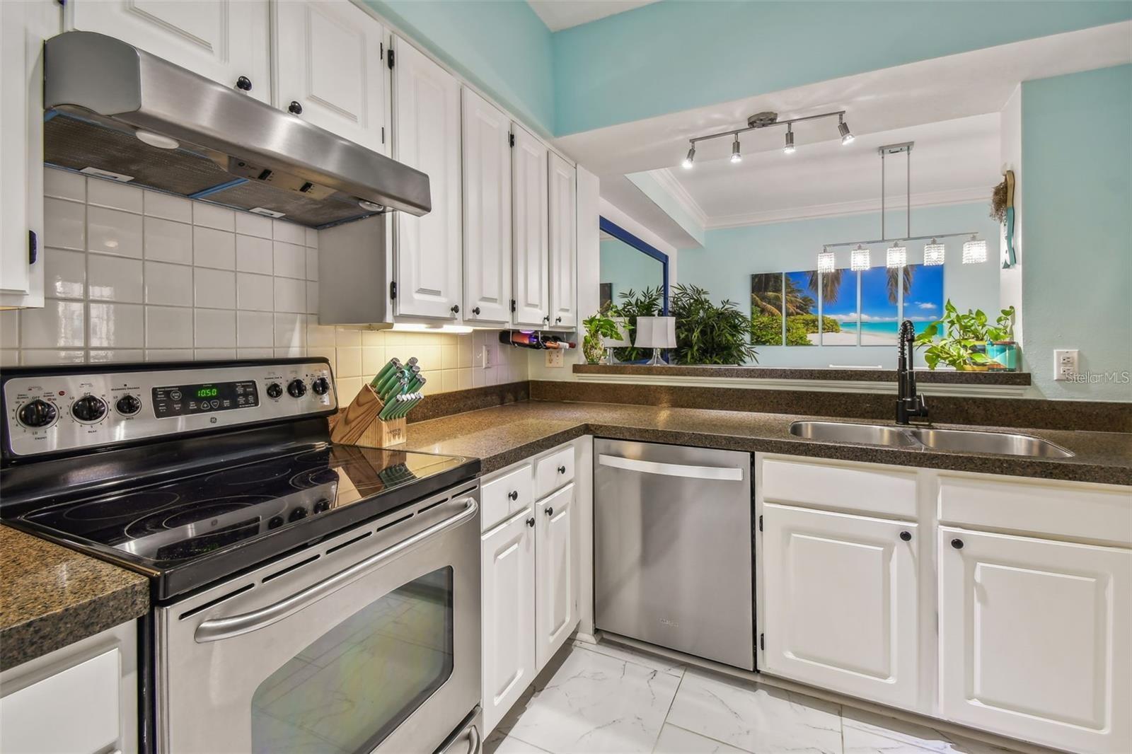 Image 16 of 100 For 4304 Bay Club Circle