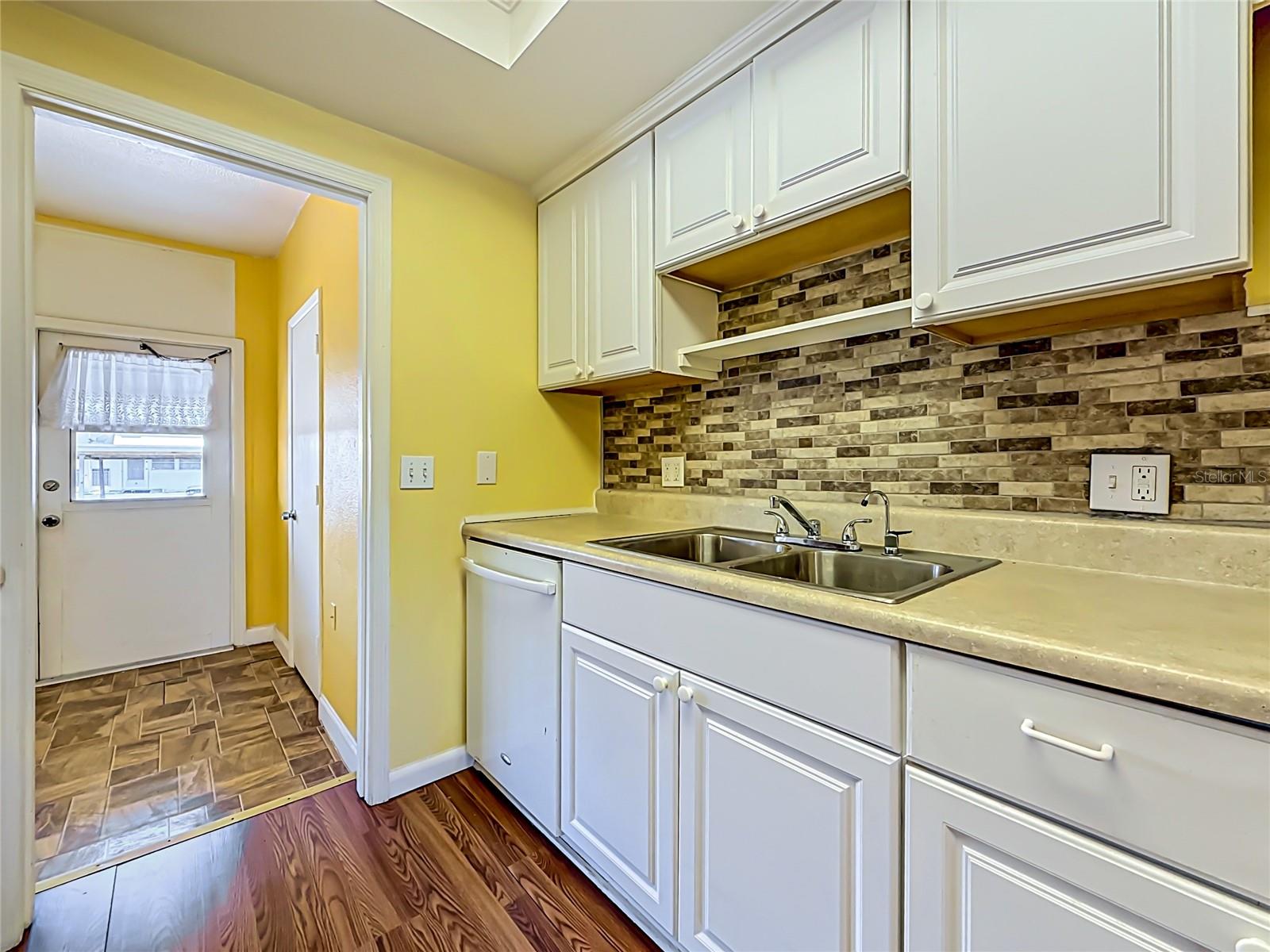 Image 11 of 58 For 1900 59th Avenue N 106