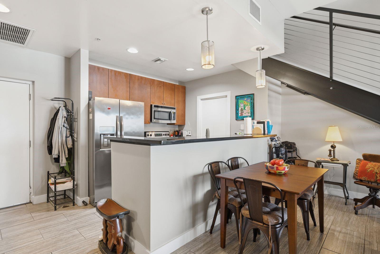 Image 17 of 58 For 1010 Central Avenue 436