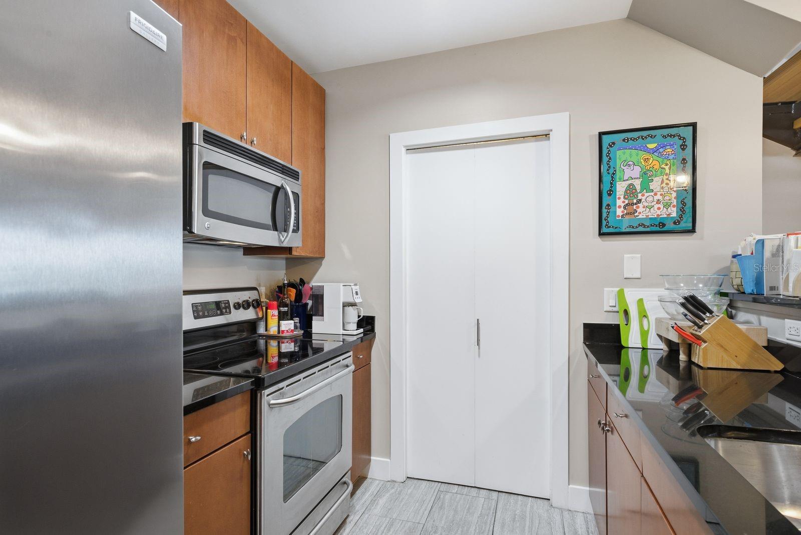 Image 19 of 58 For 1010 Central Avenue 436