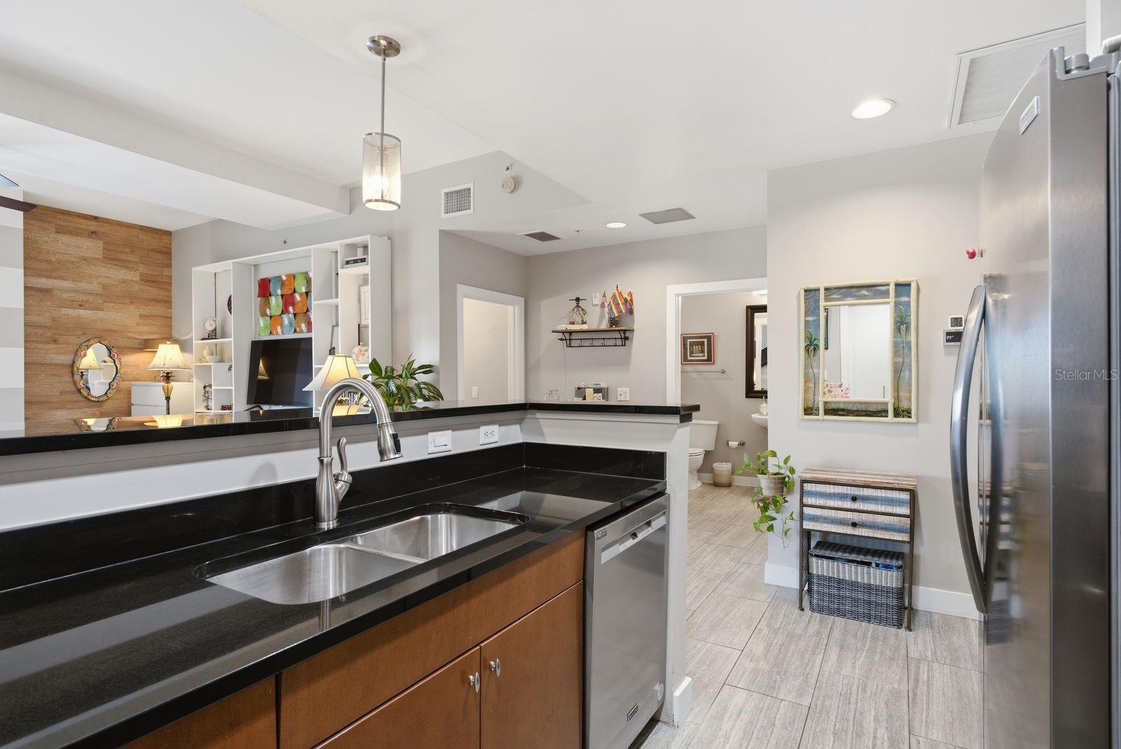 Image 20 of 58 For 1010 Central Avenue 436