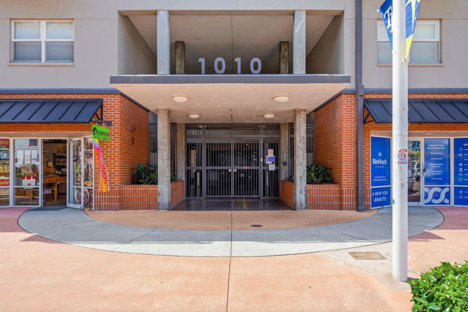 Image 5 of 58 For 1010 Central Avenue 436