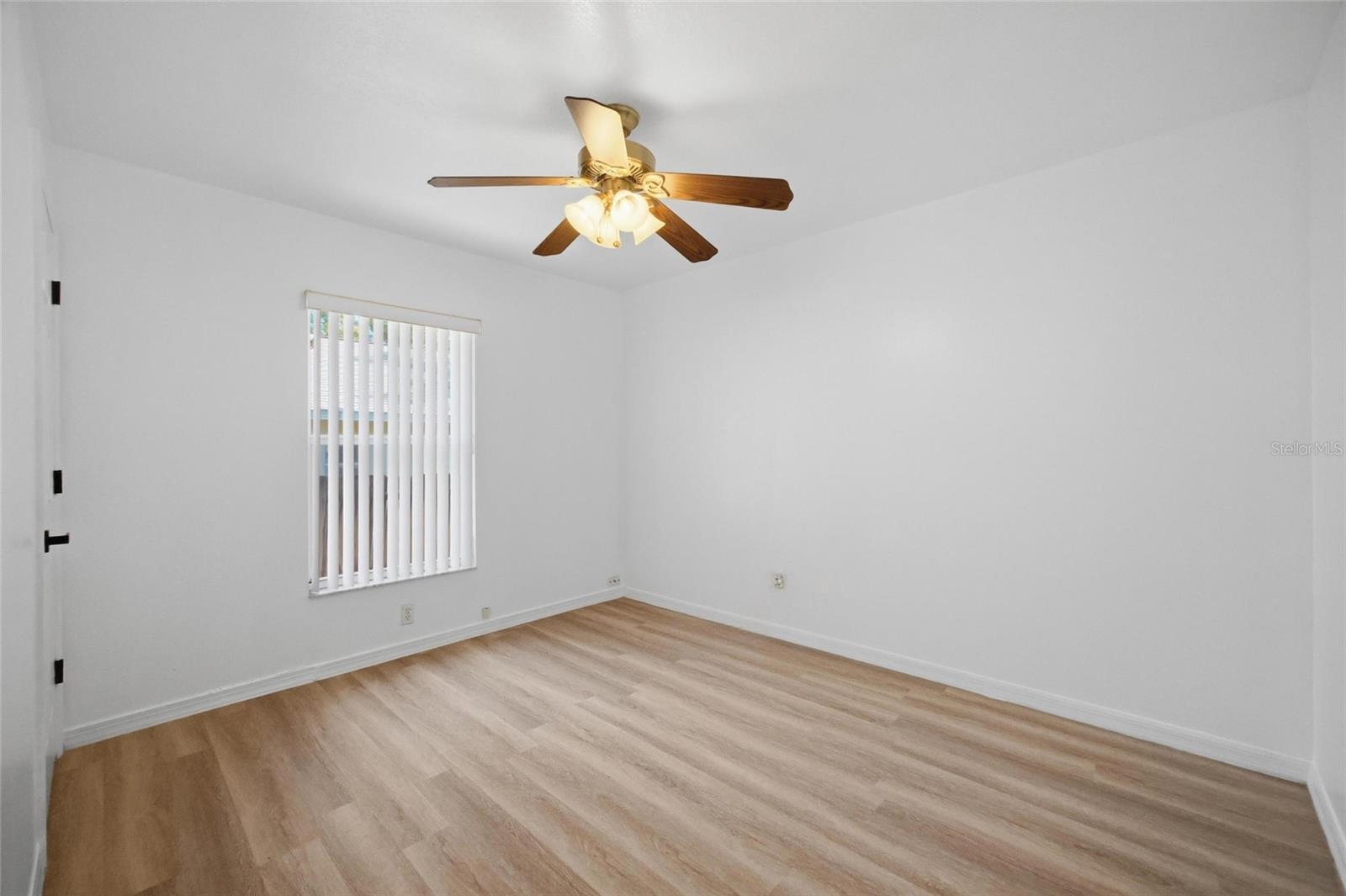 Image 18 of 37 For 8512 Dixon Avenue