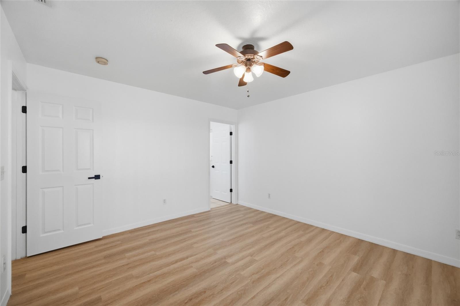 Image 20 of 37 For 8512 Dixon Avenue