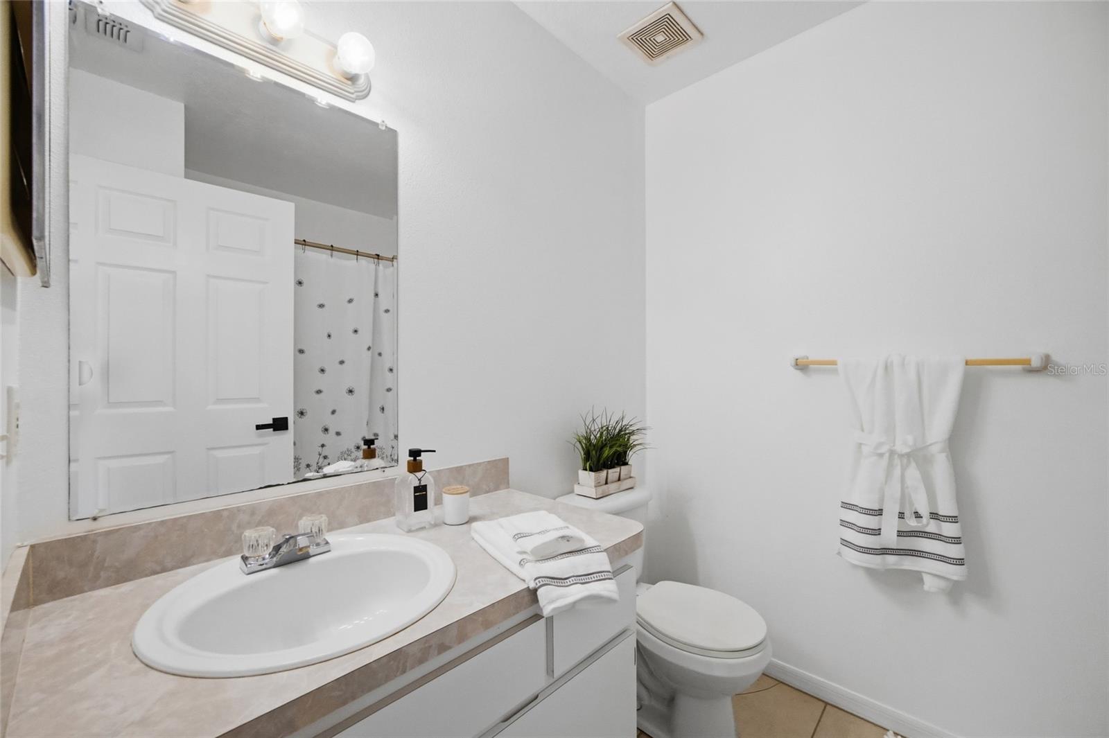 Image 21 of 37 For 8512 Dixon Avenue