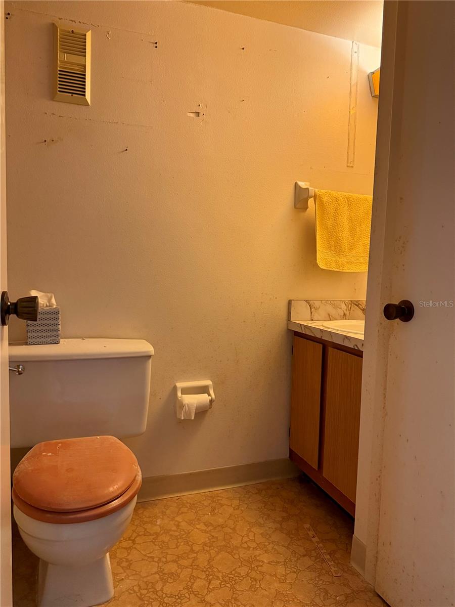 Image 7 of 10 For 3804 Oak Drive X21