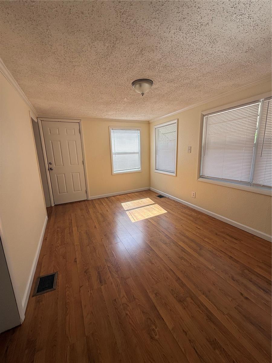 Image 5 of 16 For 1262 Woodlawn Terrace