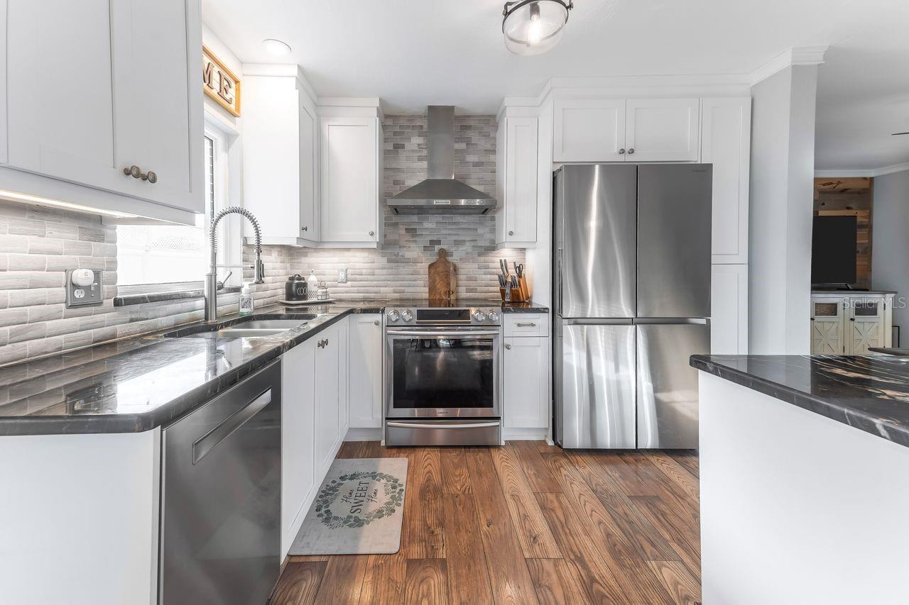 Image 10 of 38 For 1150 48th Street N