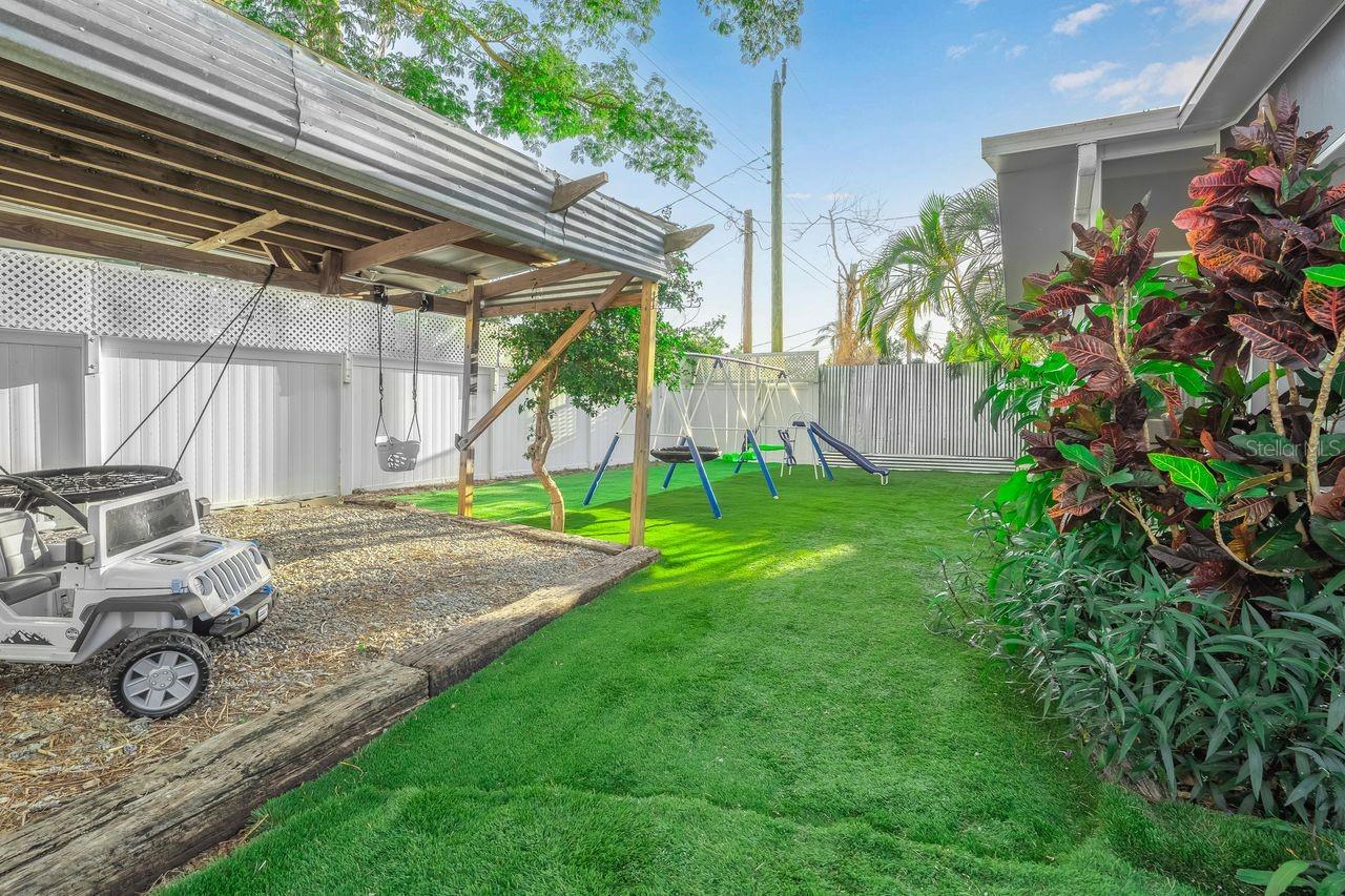 Image 33 of 38 For 1150 48th Street N
