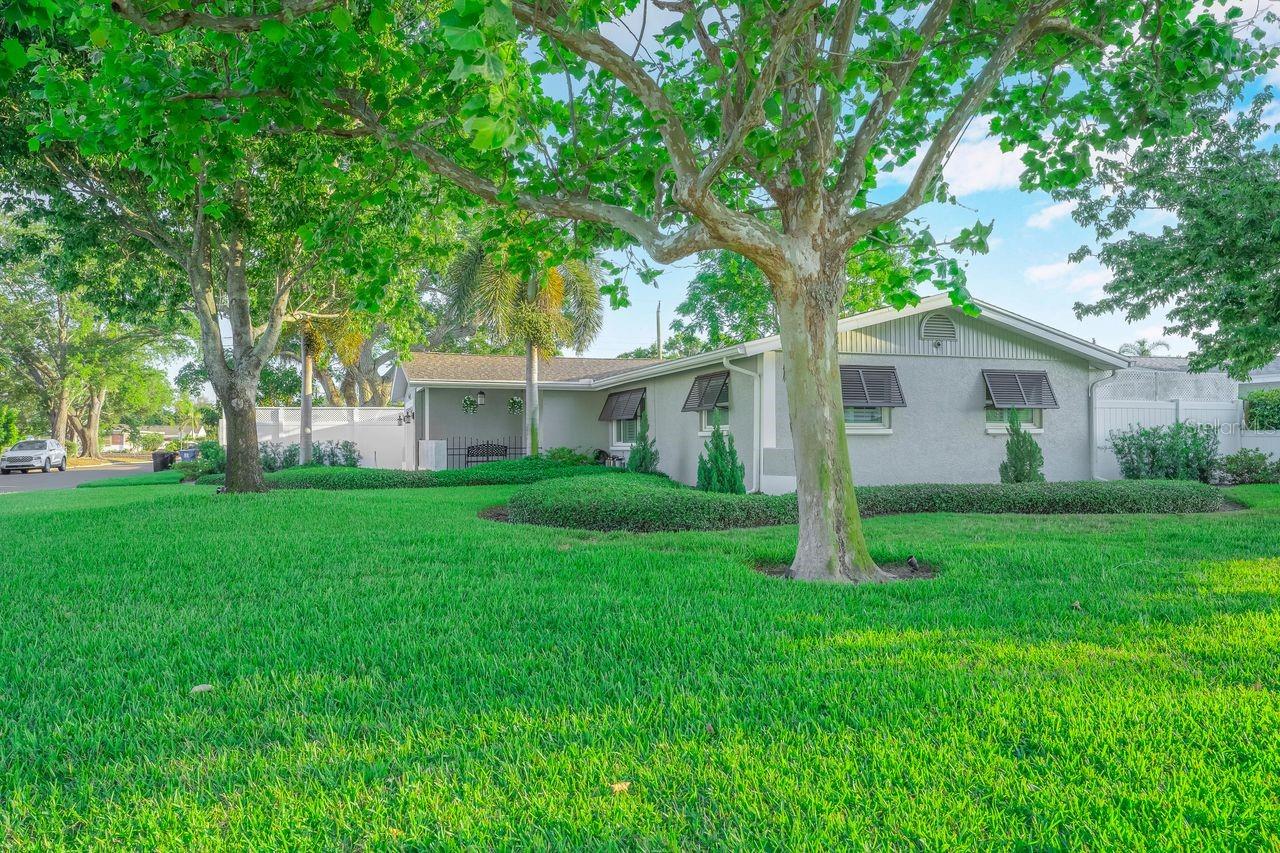 Image 4 of 38 For 1150 48th Street N