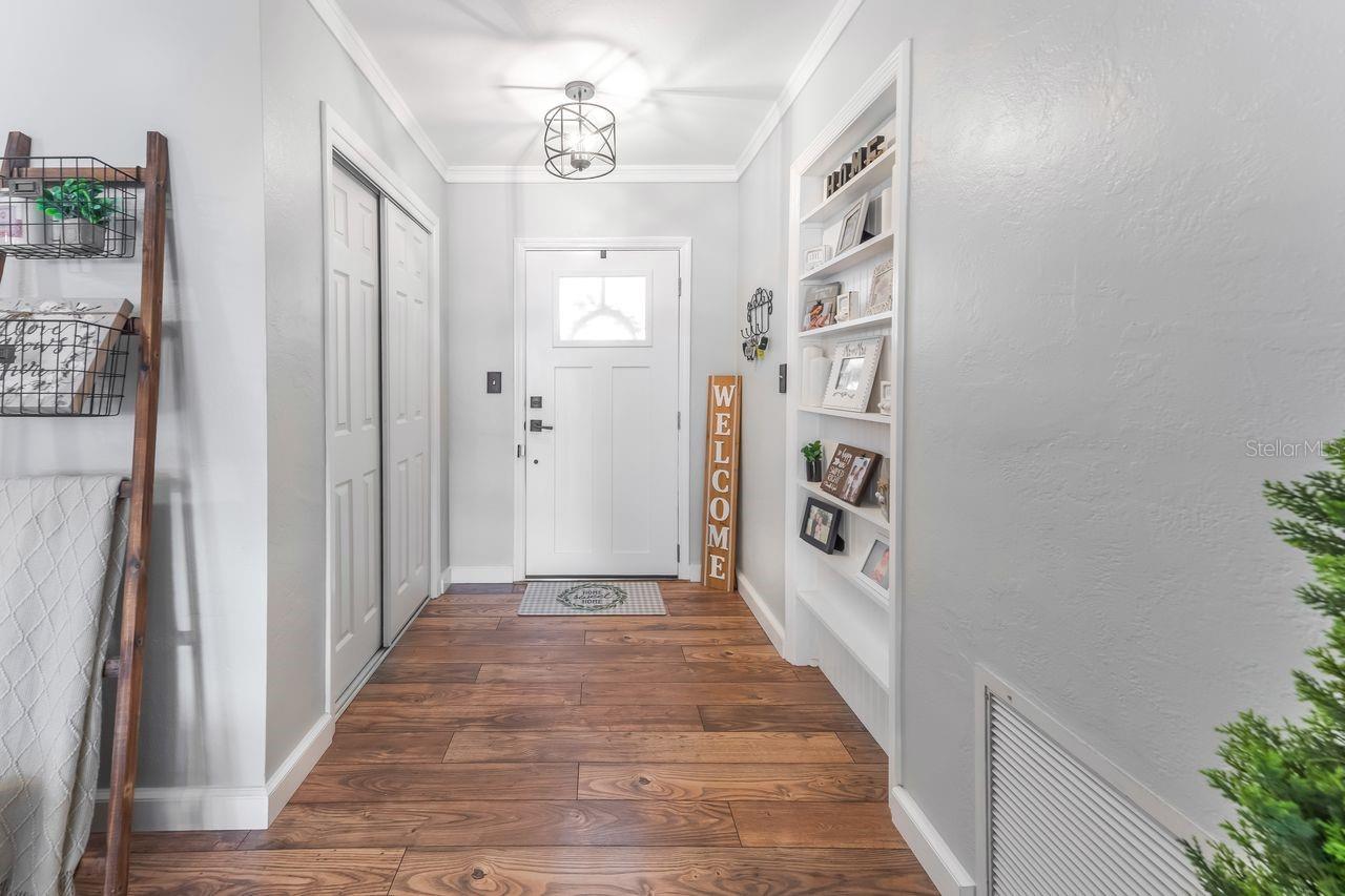Image 6 of 38 For 1150 48th Street N