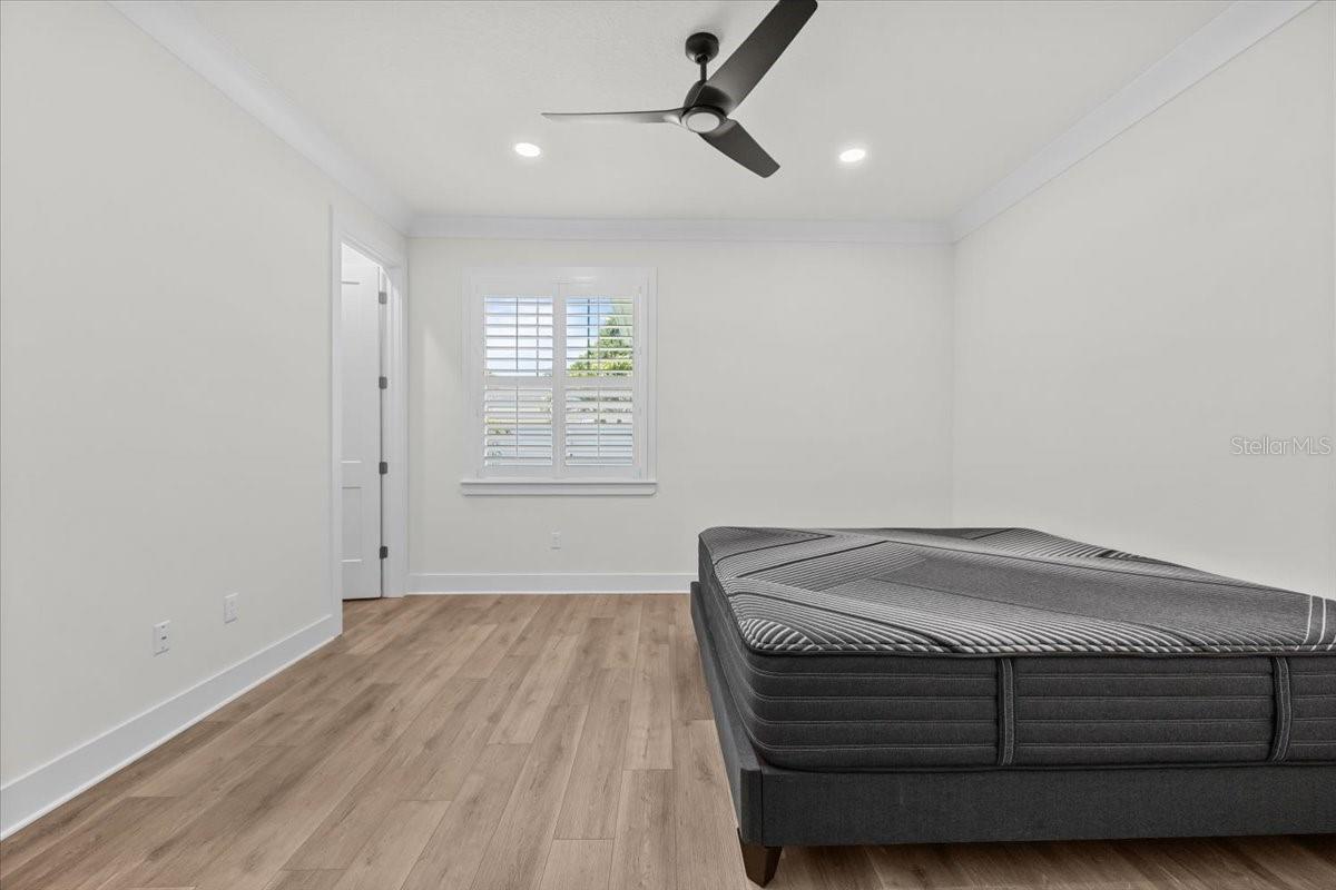 Image 17 of 49 For 201 Larocca Court