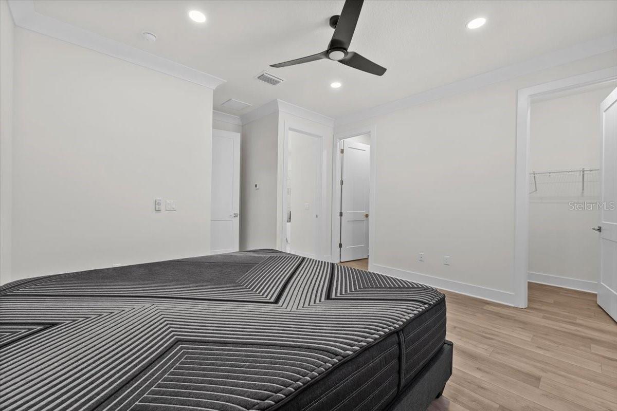 Image 18 of 49 For 201 Larocca Court