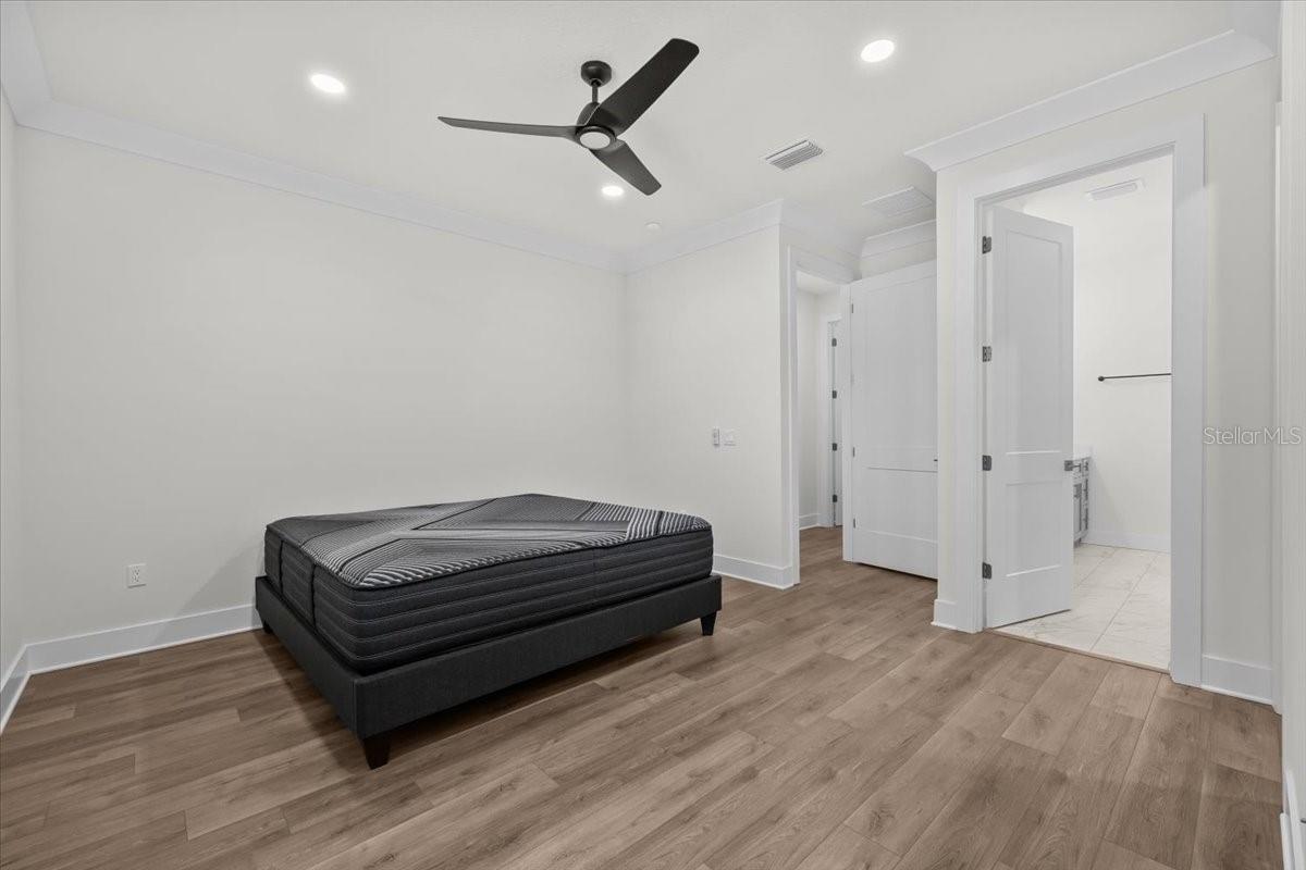 Image 19 of 49 For 201 Larocca Court