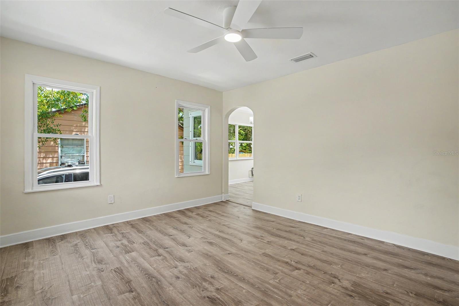 Image 13 of 57 For 850 18th Avenue S