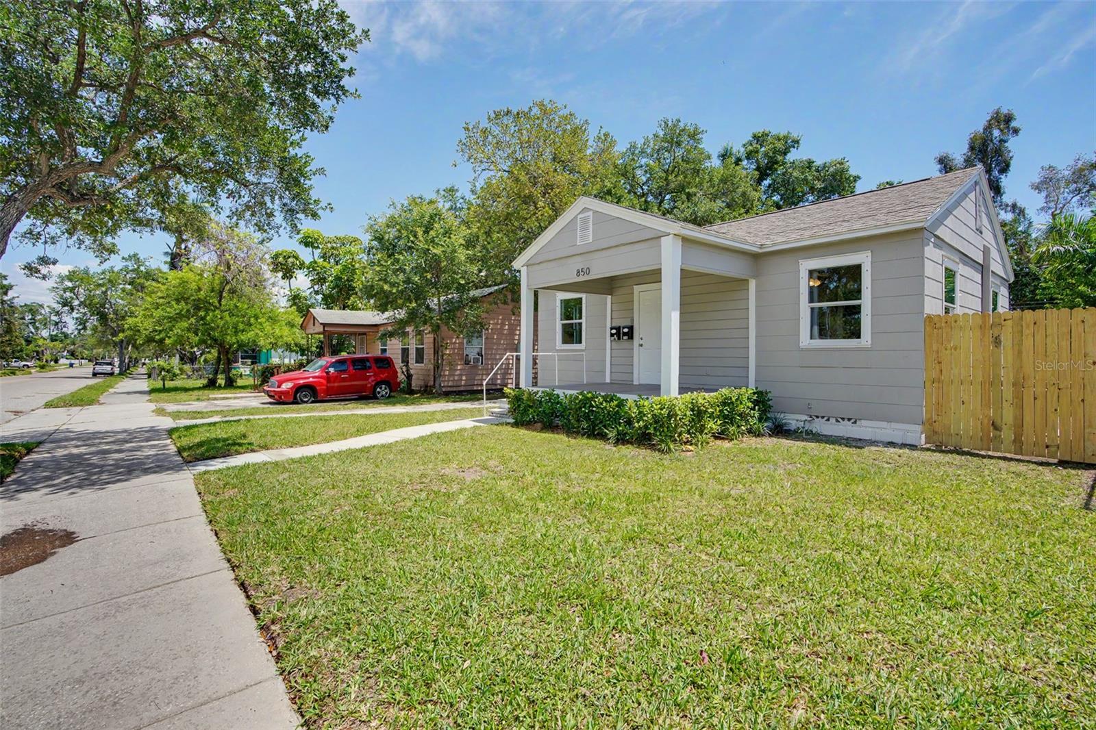 Image 2 of 57 For 850 18th Avenue S