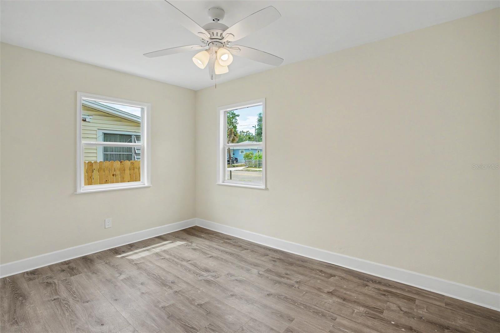 Image 32 of 57 For 850 18th Avenue S