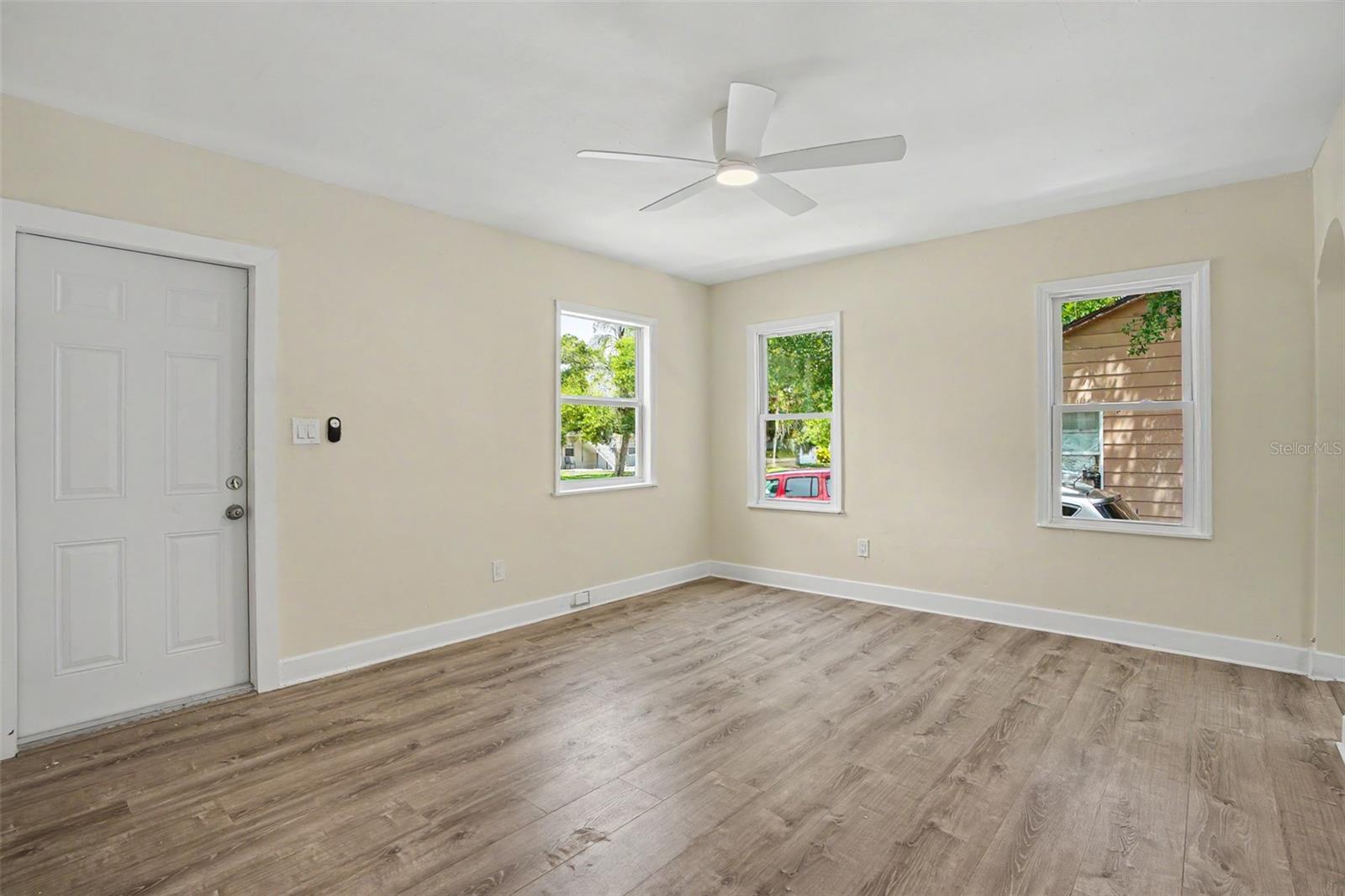 Image 35 of 57 For 850 18th Avenue S