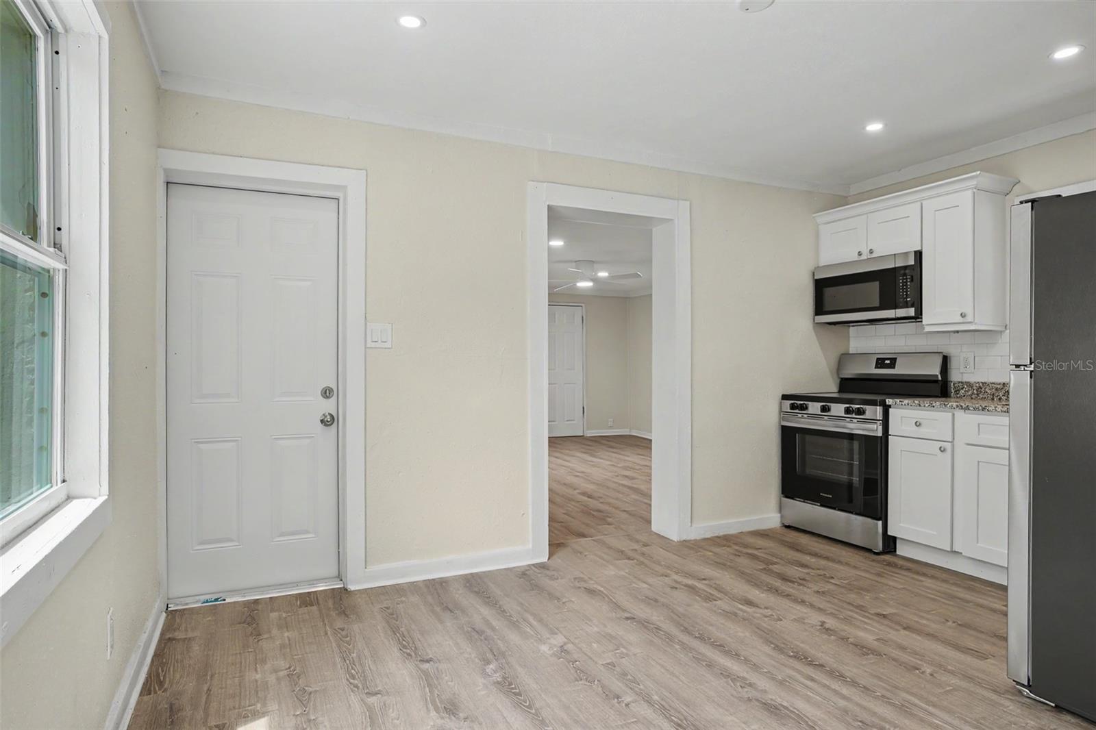 Image 37 of 57 For 850 18th Avenue S