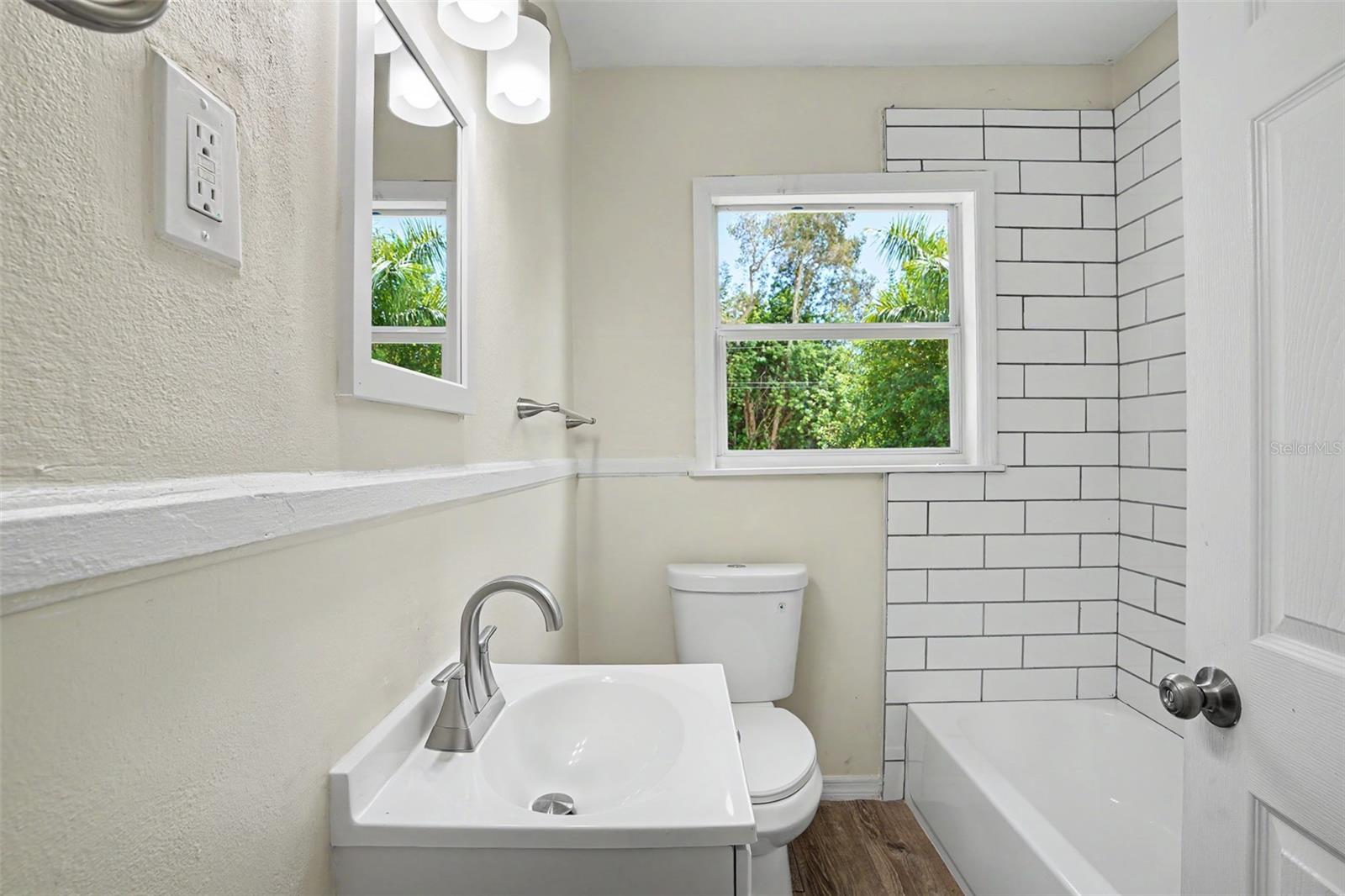 Image 43 of 57 For 850 18th Avenue S