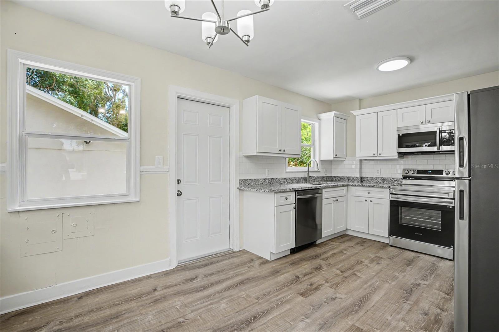 Image 49 of 57 For 850 18th Avenue S