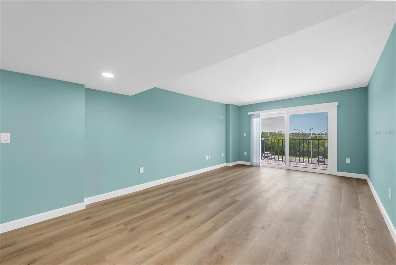 Image 11 of 36 For 7050 Sunset Drive S 302