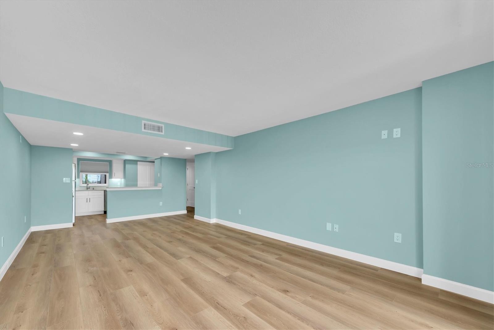 Image 13 of 36 For 7050 Sunset Drive S 302