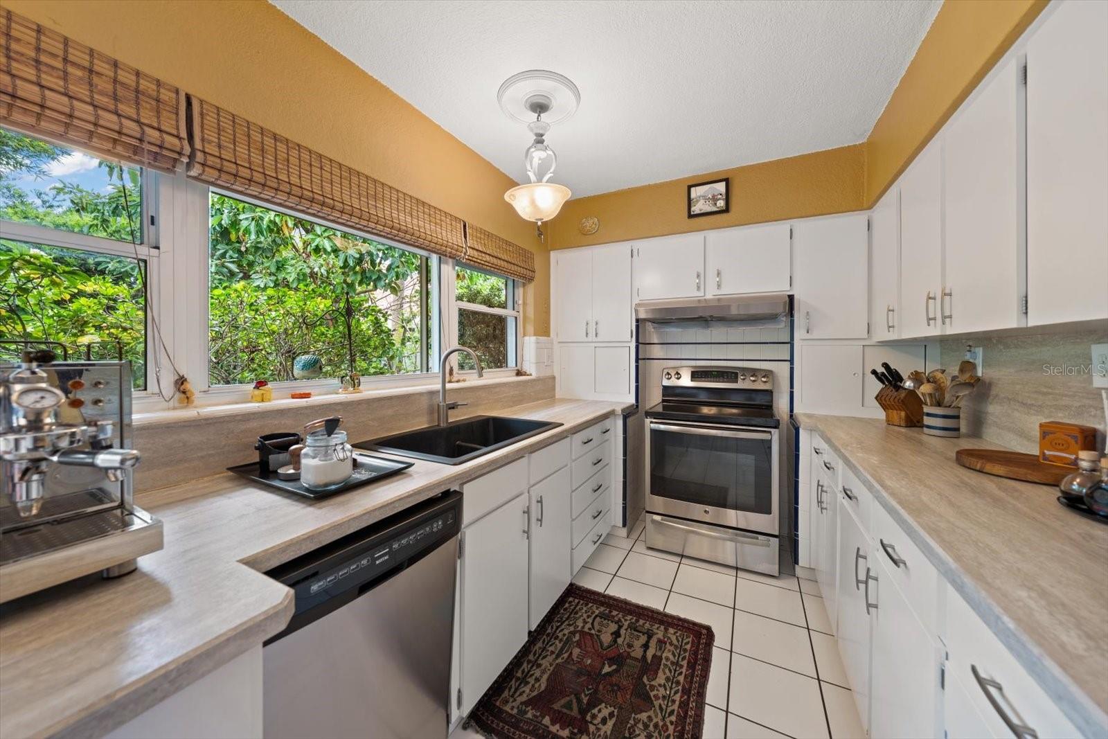 Listing photo id 10 for 109 Ponce De Leon Boulevard