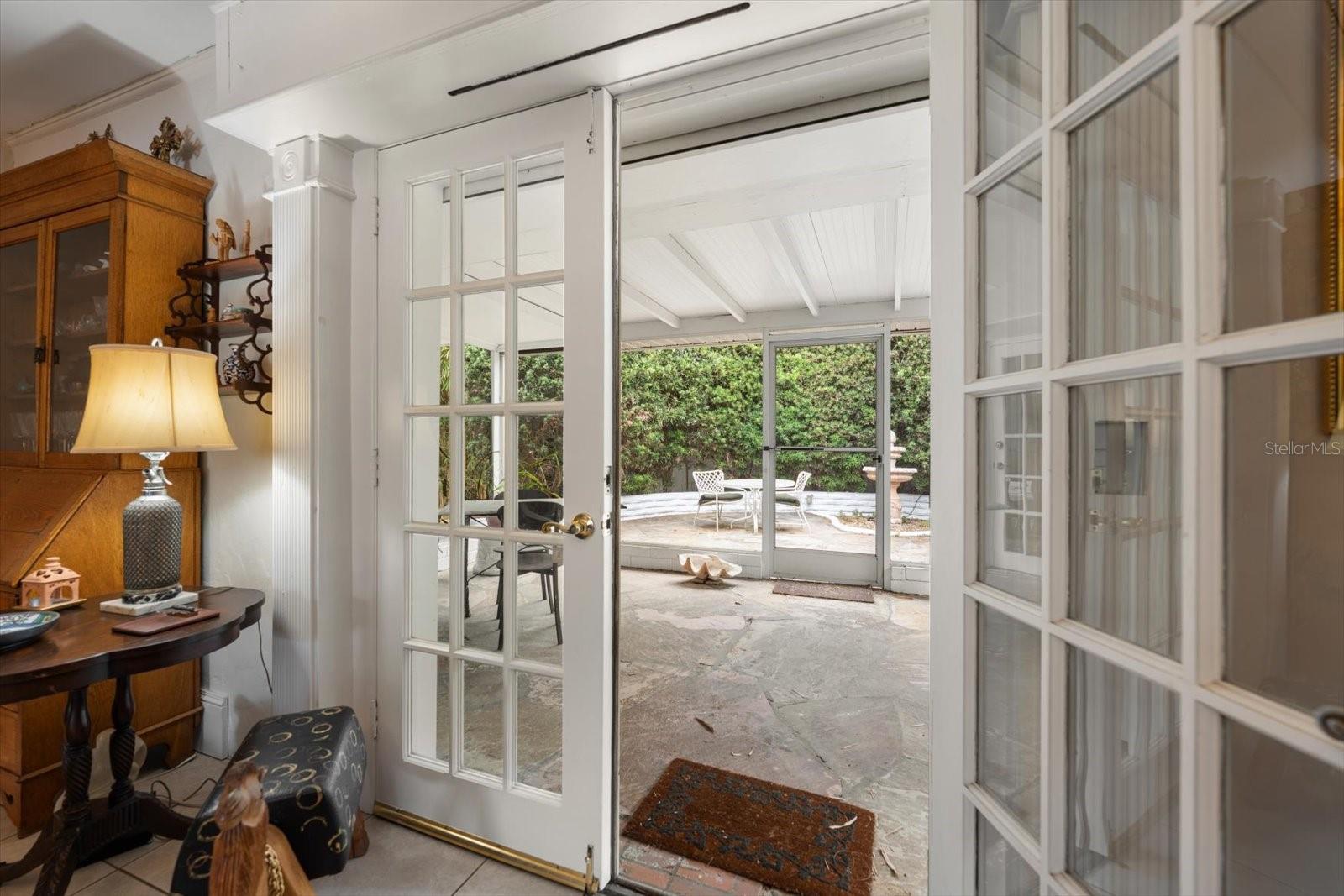 Listing photo id 12 for 109 Ponce De Leon Boulevard