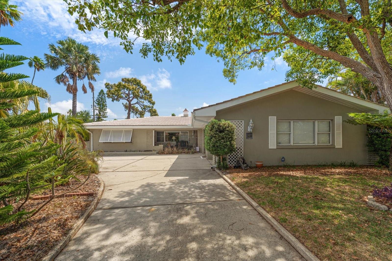 Listing photo id 0 for 109 Ponce De Leon Boulevard