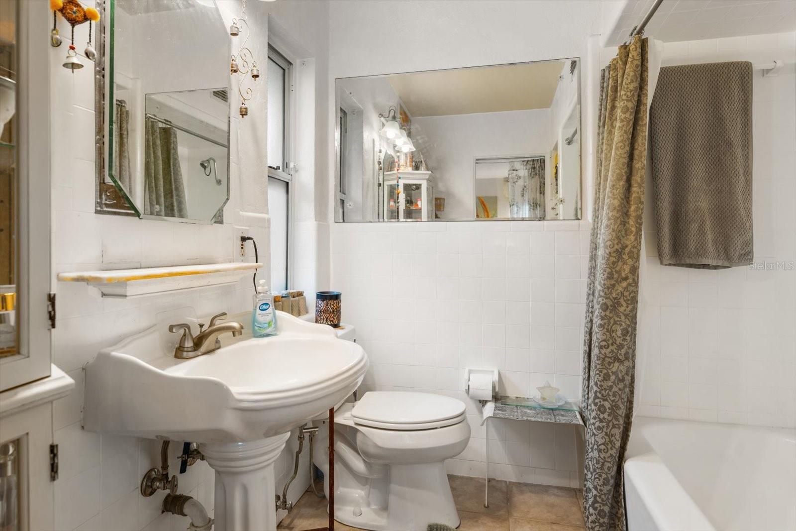 Listing photo id 21 for 109 Ponce De Leon Boulevard