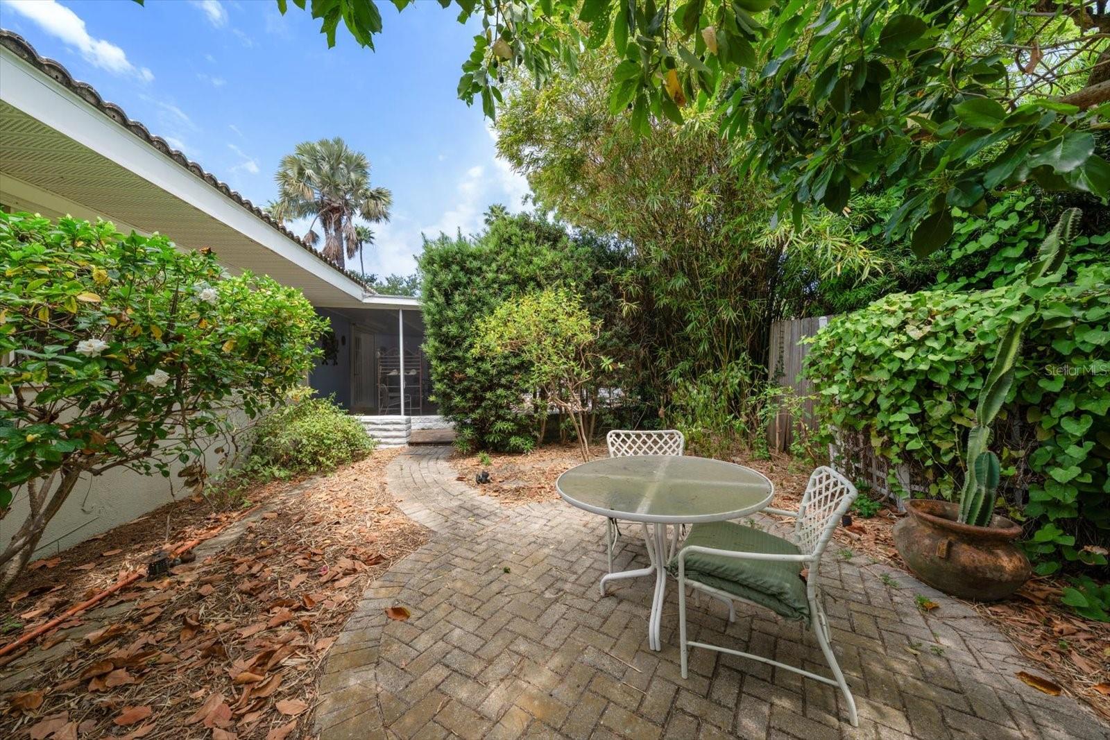 Listing photo id 26 for 109 Ponce De Leon Boulevard