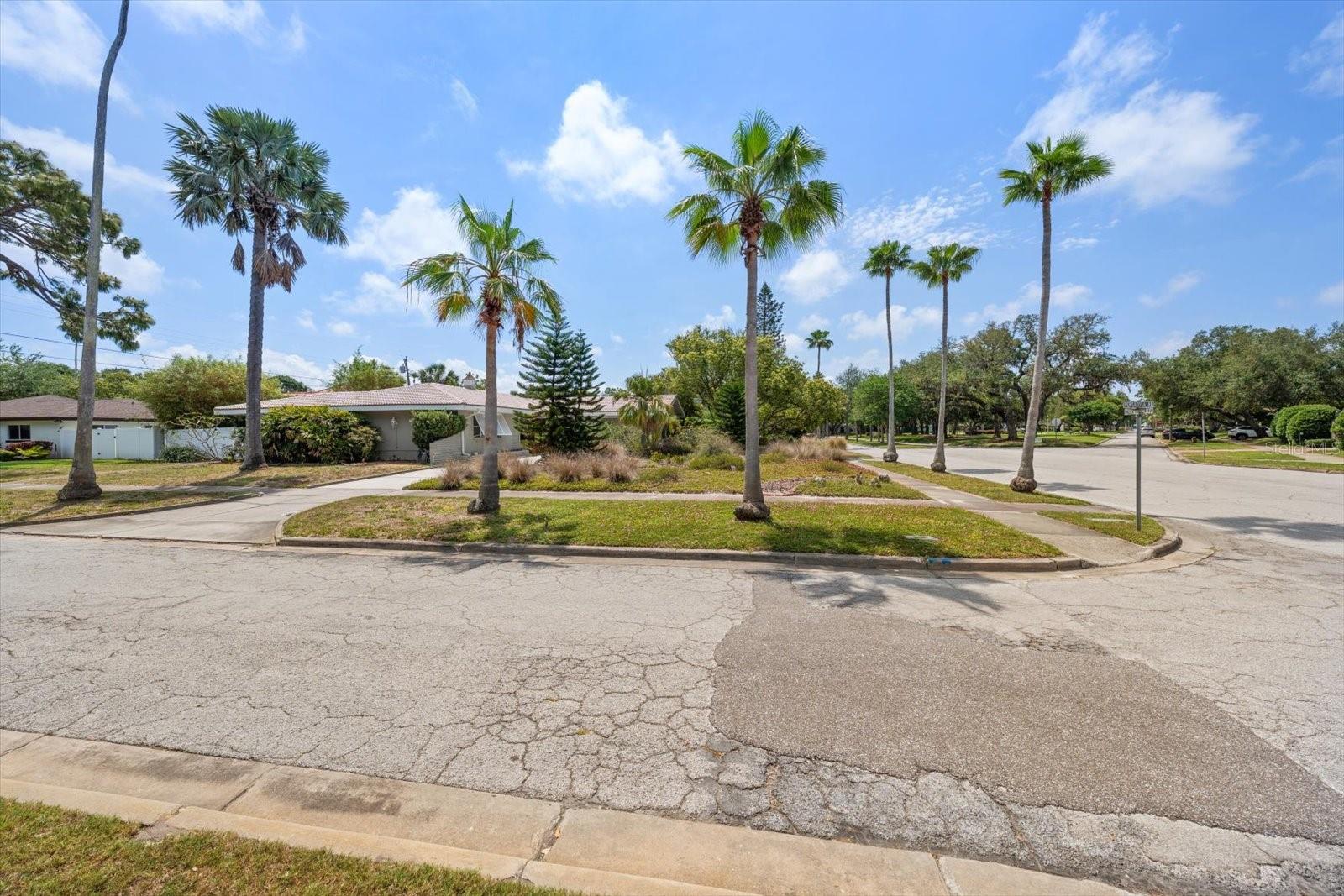 Listing photo id 28 for 109 Ponce De Leon Boulevard
