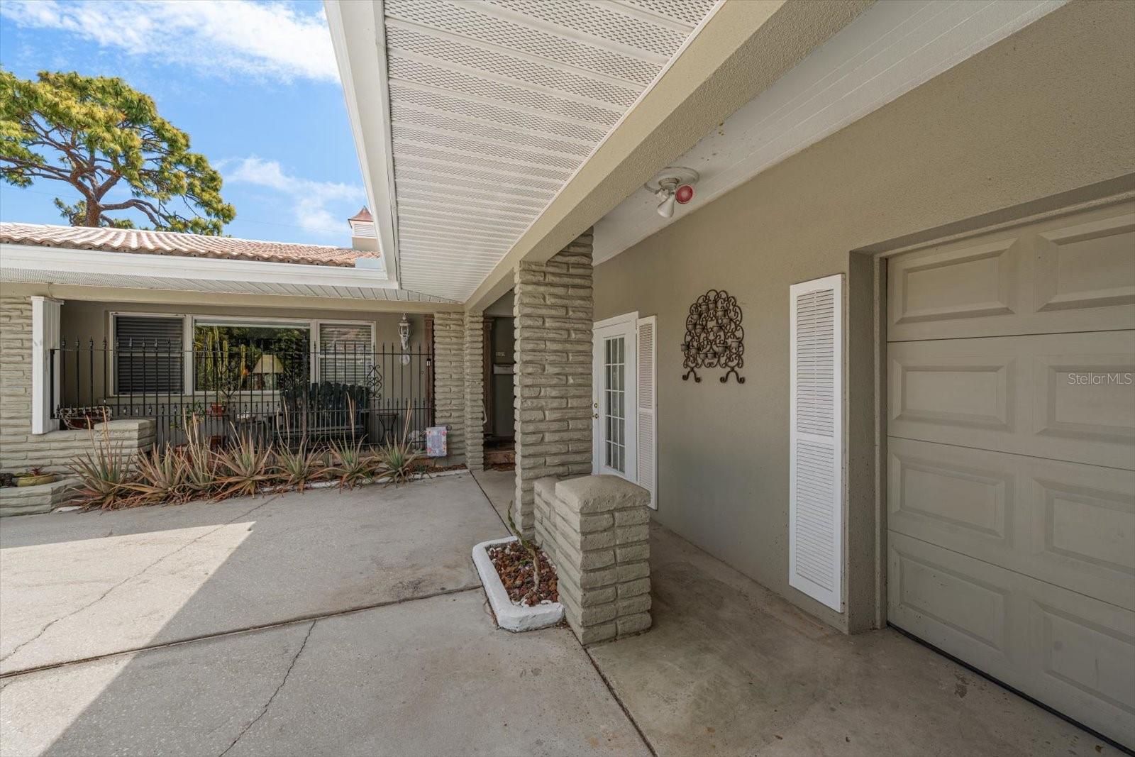 Listing photo id 2 for 109 Ponce De Leon Boulevard