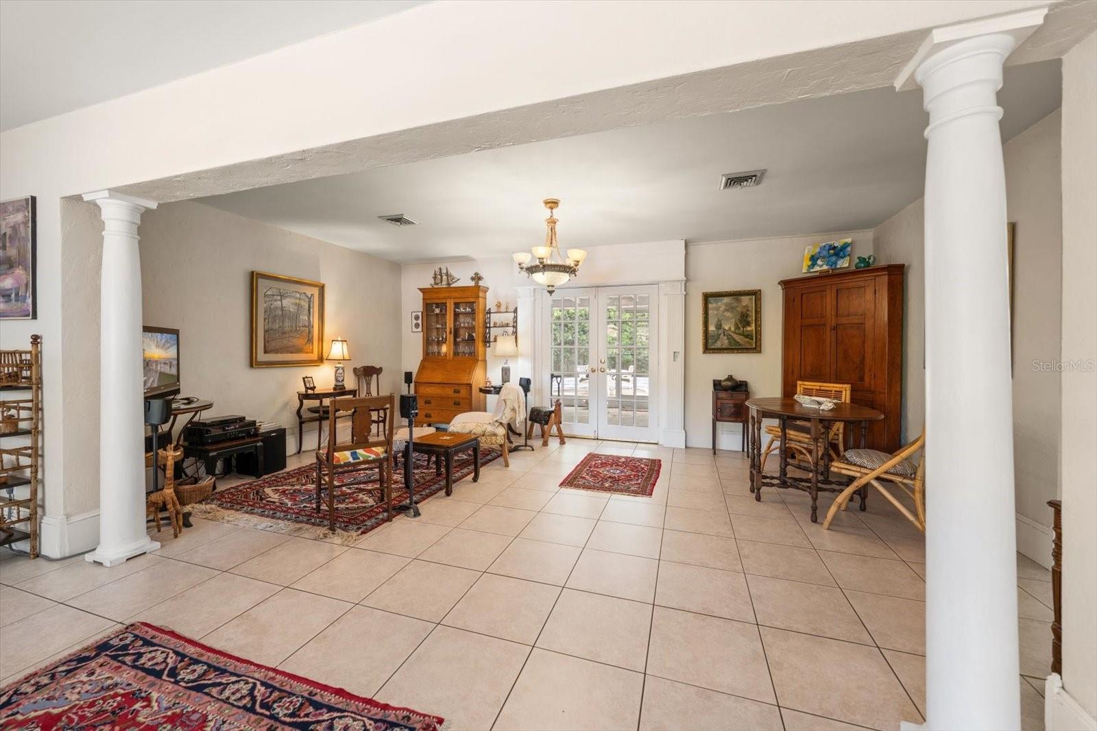 Listing photo id 5 for 109 Ponce De Leon Boulevard