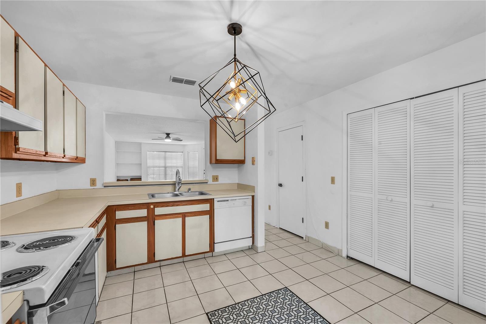 Image 14 of 29 For 5100 Burchette Road 1004