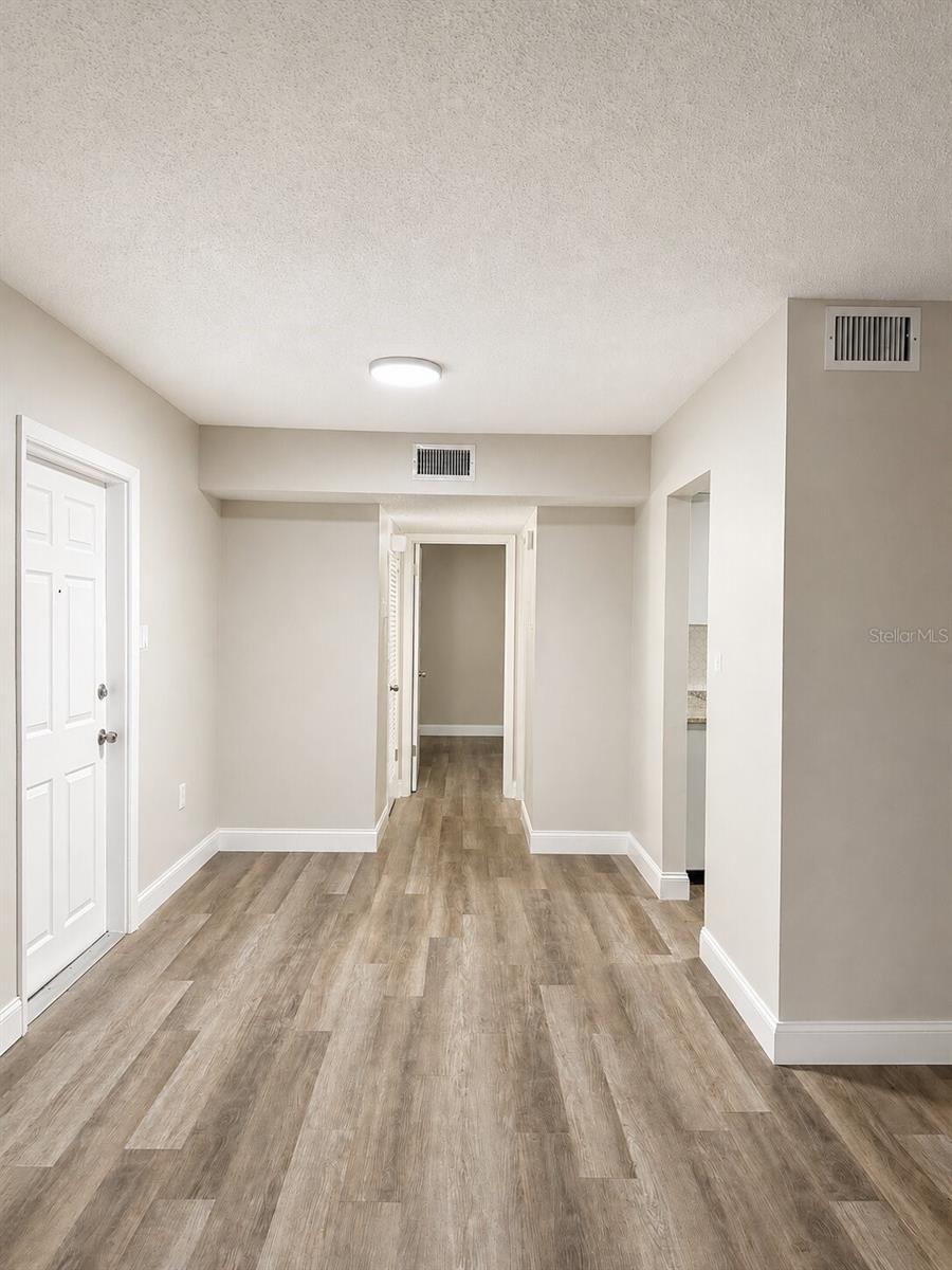Image 4 of 14 For 165 Picardy Villa Circle 202
