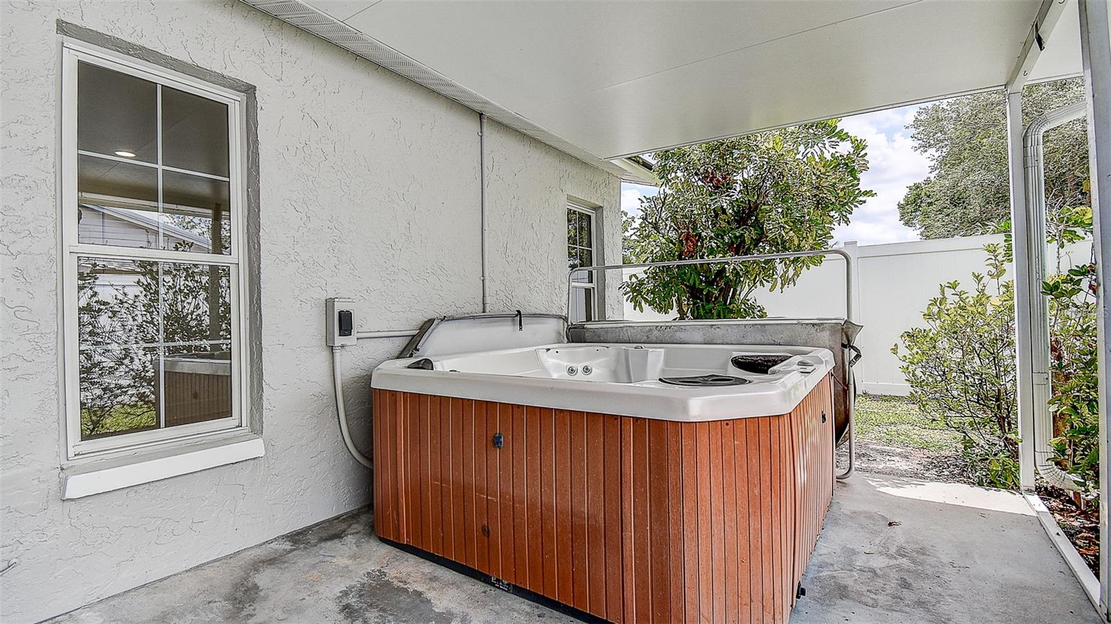 Image 22 of 33 For 11346 62nd Street N