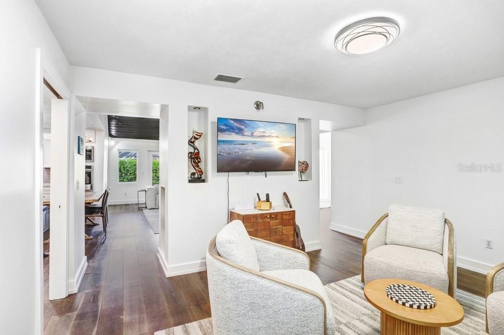 Image 14 of 61 For 15306 Lake Maurine Drive
