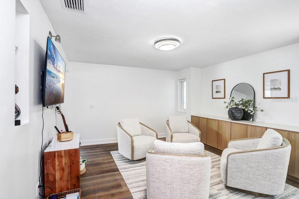 Image 15 of 61 For 15306 Lake Maurine Drive