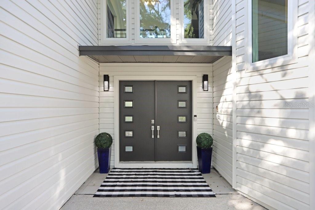 Image 2 of 61 For 15306 Lake Maurine Drive
