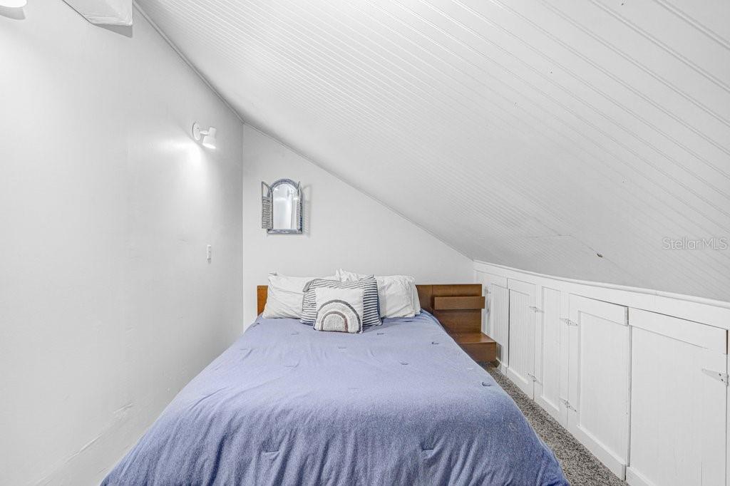 Image 31 of 61 For 15306 Lake Maurine Drive
