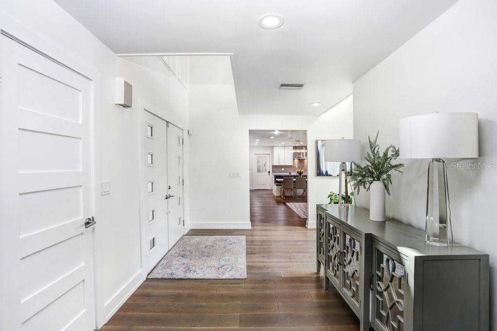 Image 5 of 61 For 15306 Lake Maurine Drive