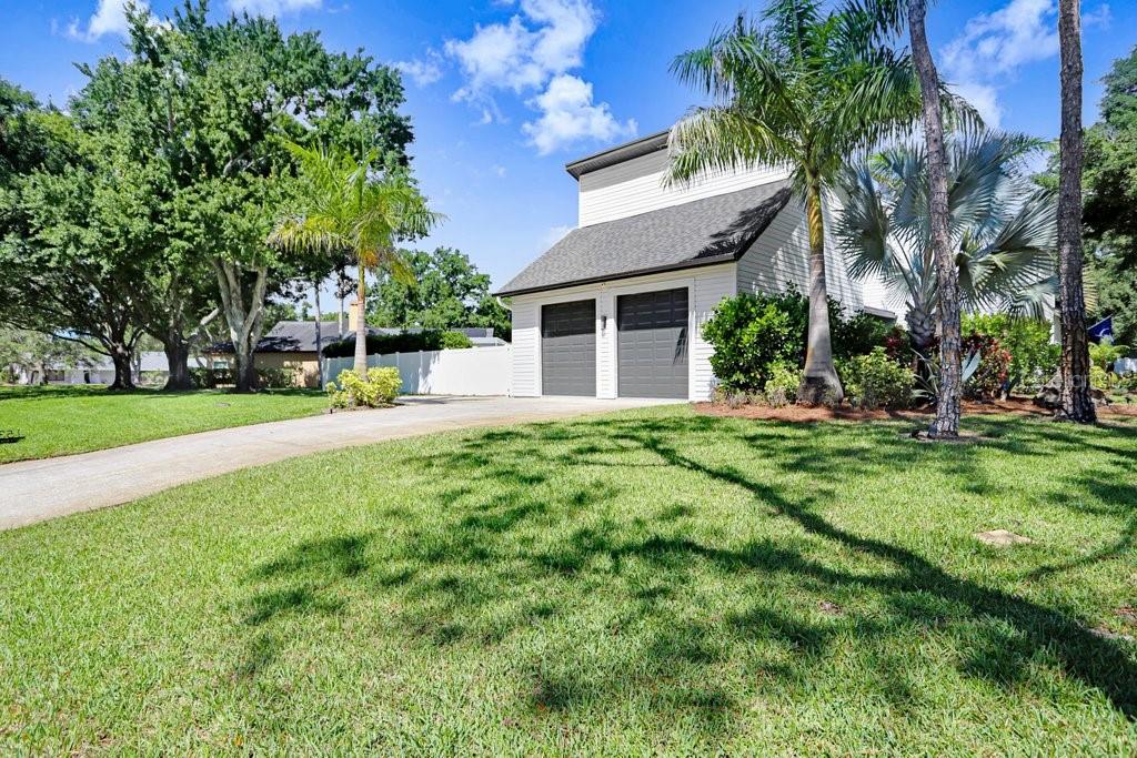 Image 55 of 61 For 15306 Lake Maurine Drive