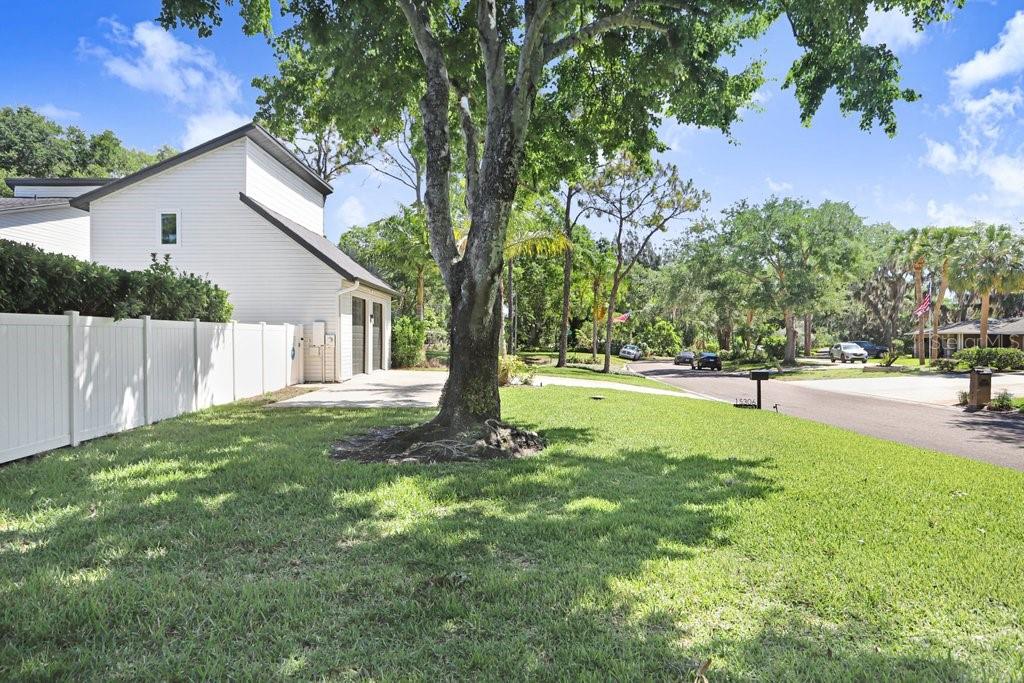 Image 56 of 61 For 15306 Lake Maurine Drive