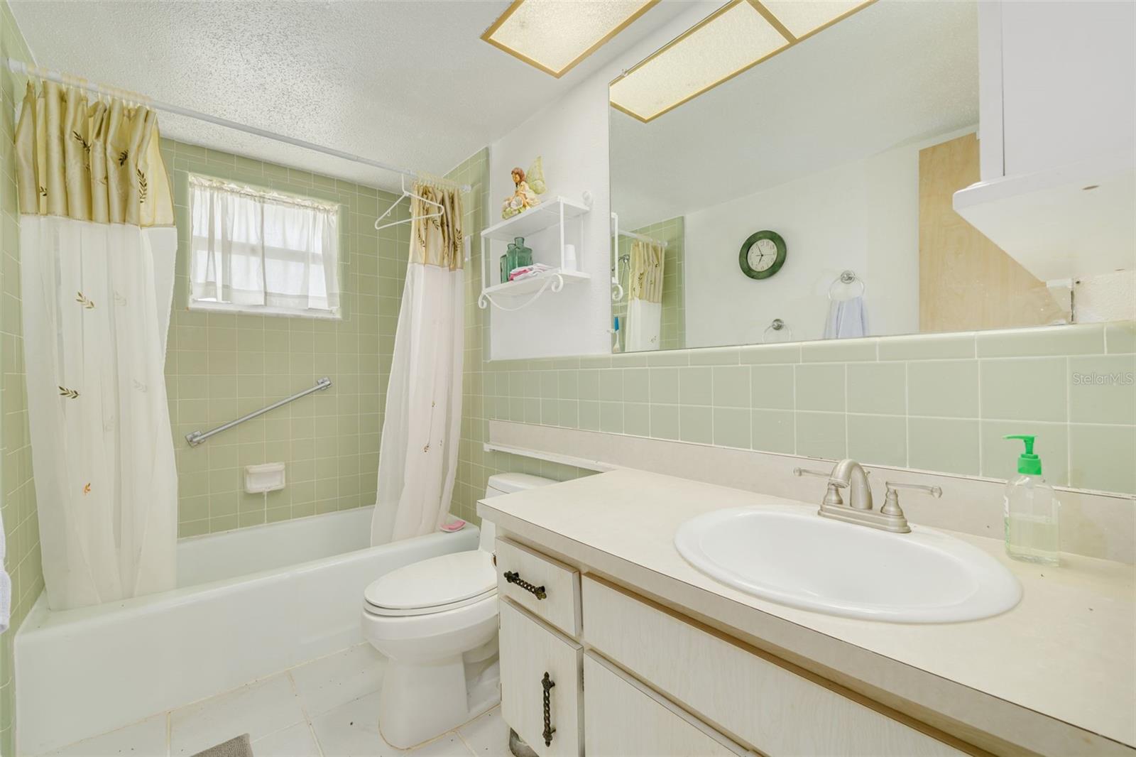 Image 19 of 23 For 1401 Cara Drive 1401